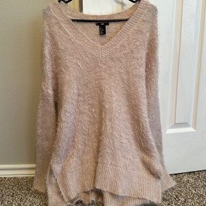 H&M very soft, oversized pink sweater, size S, no tag, worn once.